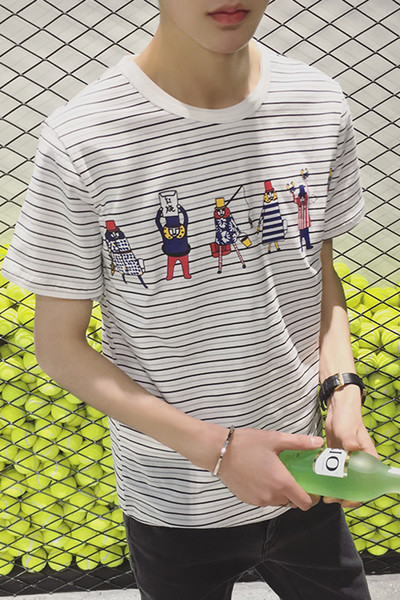 αντρικά πουκάμισα με κοντά μανίκια, ριγέ και πολύ ενδιαφέρουσα aplikatsiyki