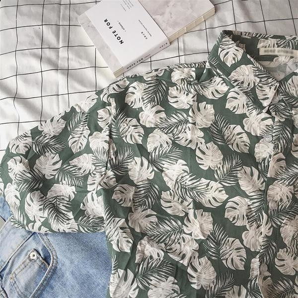 Πολύχρωμο ανδρικό πουκάμισο με φυτικά μοτίβα και κοντά μανίκια