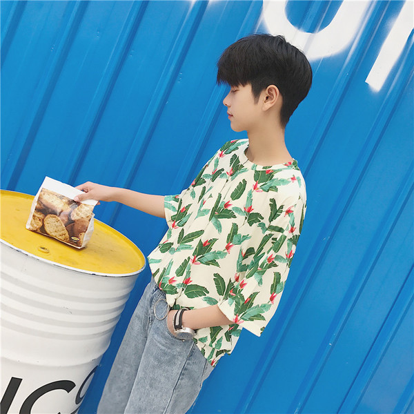 Αντρικά κομψό T-shirt με φυτικά μοτίβα και 3/4 μανίκια, δωρεάν μοντέλο