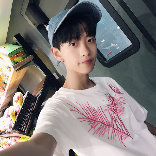 T-shirt χωρίς μοντέλο Κομψή ανδρών με 3/4 μανίκια σε λευκό