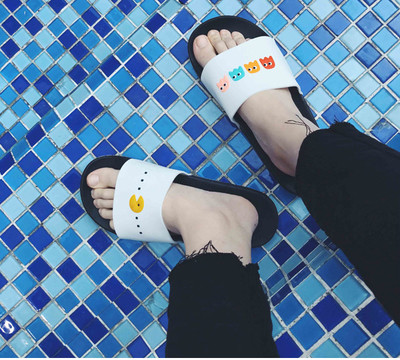 Ανδρών περιστασιακή παντόφλες σε λευκό, μαύρο, πράσινο και μπλε χρώμα και εικόνα