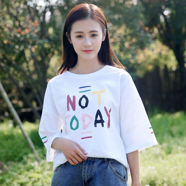 Γλυκό πουκάμισο με φαρδιά μανίκια και χρωματιστά επιγραφή «Όχι σήμερα»