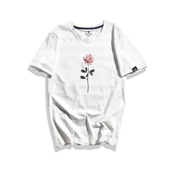 περιστασιακό πουκάμισο των ανδρών με ένα τριαντάφυλλο σε μαύρο και άσπρο