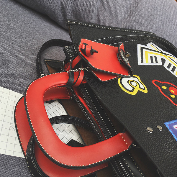 Стилна голяма дамска чанта в бял и черен цвят, с бродирана декорация