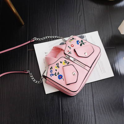 Стилна дамска чанта във формата на яке в черен и розов цвят с бродирана декорация на цветя