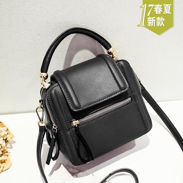 Мини дамска чанта, много стилна, в бордо и черен цвят с две дръжки