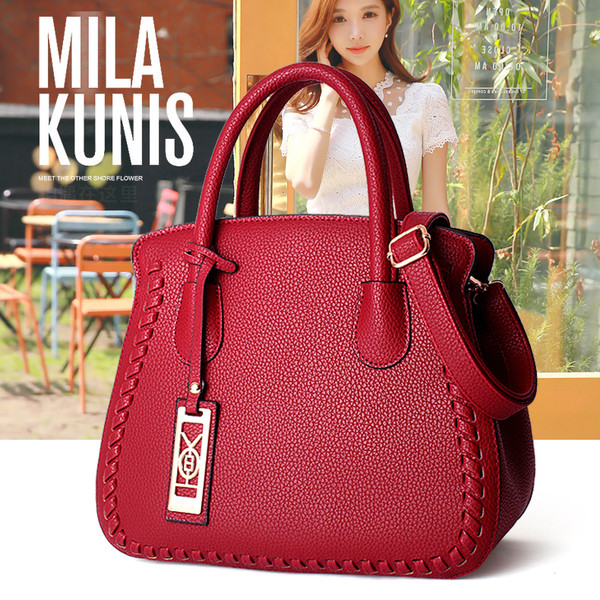 Дамска стилна чанта с два вида дръжки и в разнообразие от цветове