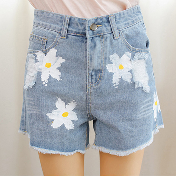 Μοντέρνα και μεγάλη κυρίες παντελόνι με κέντημα λουλούδια και υψηλής μεσάτο