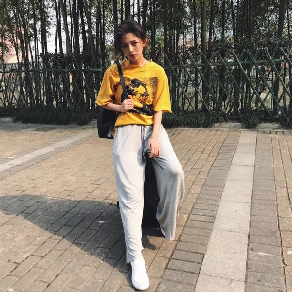 μπλούζα Δωρεάν γυναικών με 3/4 μανίκια και εικόνα σε λευκό και κίτρινο