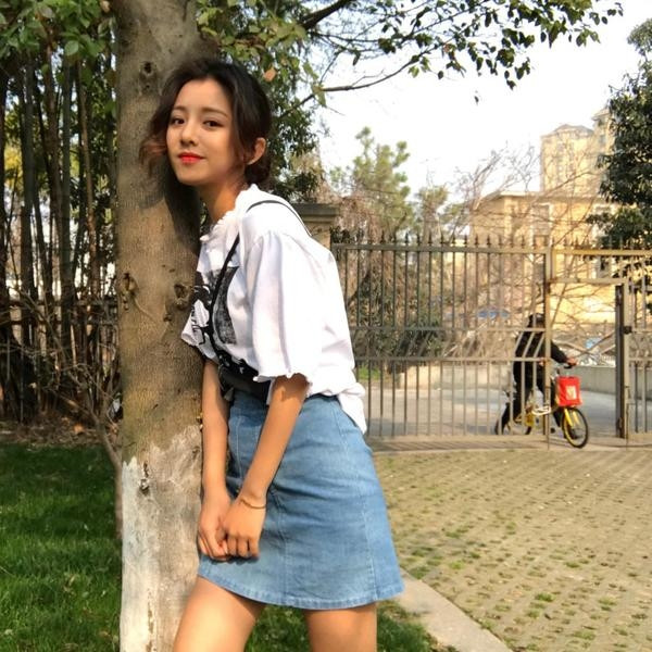 μπλούζα Δωρεάν γυναικών με 3/4 μανίκια και εικόνα σε λευκό και κίτρινο