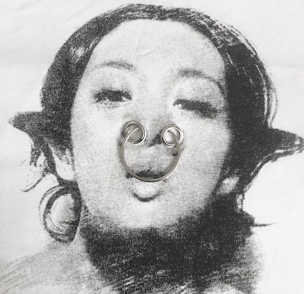 Κομψό κυρίες μπλούζα σε λευκό και με φαρδιά μανίκια 3/4