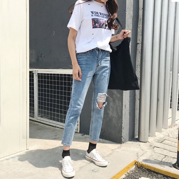 Σύγχρονα γυναικεία τζην σχισμένα στο γόνατο σε μπλε, ψηλή μέση