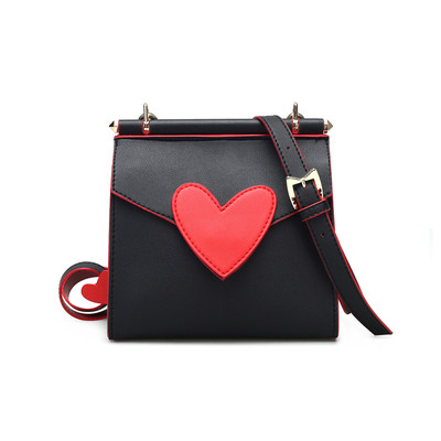 Малка дамска чанта с декорация сърце в черен и розов цвят