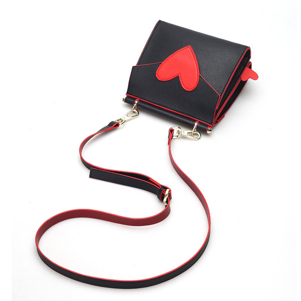 Малка дамска чанта с декорация сърце в черен и розов цвят