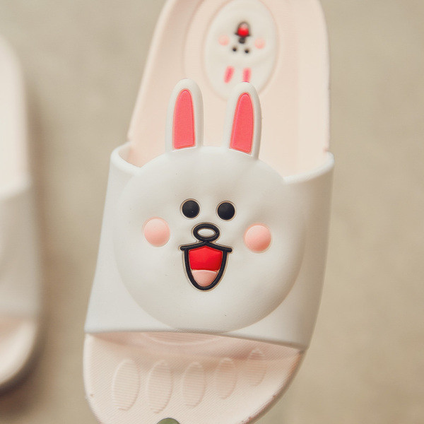 Πολύ ενδιαφέρον παντόφλες καλοκαίρι κατάλληλο για τα κορίτσια και τα αγόρια με ενδιαφέρουσες απομιμήσεις των ζώων