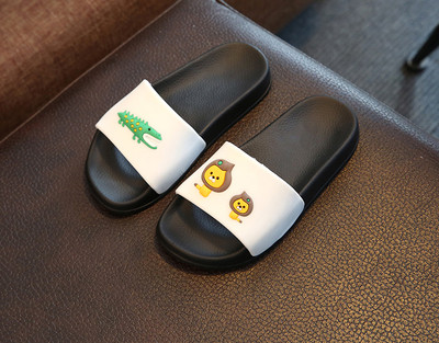 Παντόφλες για τα αγόρια και τα κορίτσια με τις εικόνες των ζώων σε διάφορα χρώματα