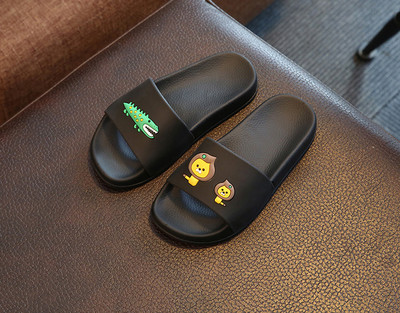 Παντόφλες για τα αγόρια και τα κορίτσια με τις εικόνες των ζώων σε διάφορα χρώματα