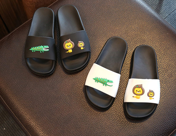 Παντόφλες για τα αγόρια και τα κορίτσια με τις εικόνες των ζώων σε διάφορα χρώματα