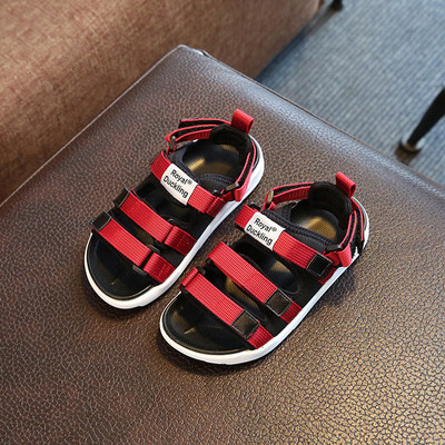 Σούπερ αναπνέει σανδάλια με πολλά μπαλώματα