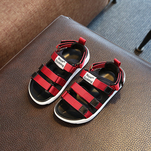 Σούπερ αναπνέει σανδάλια με πολλά μπαλώματα