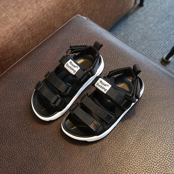 Σούπερ αναπνέει σανδάλια με πολλά μπαλώματα