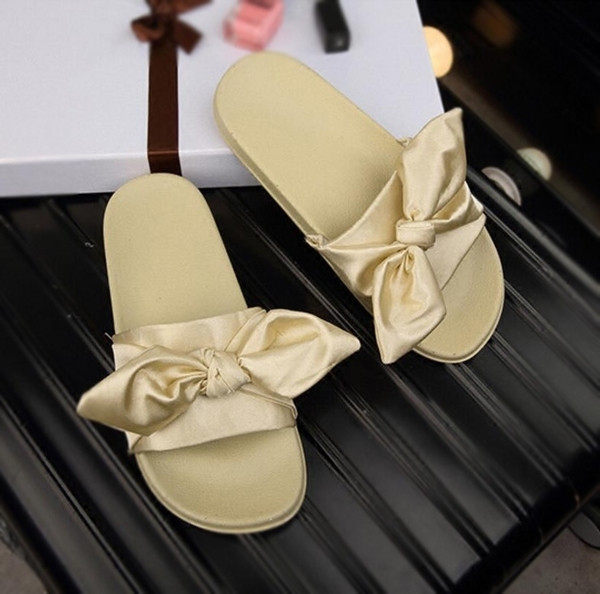 Υπέροχες παντόφλες ημέρας κυρίες με όμορφη κορδέλα - 4τμ