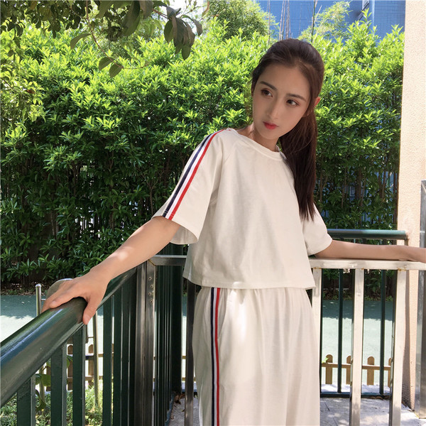 Καθημερινά κιτ κυρίες που περιλαμβάνει ευρύ 7/8 παντελόνι και ένα πουκάμισο με μακριά μανίκια