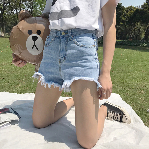 Ежедневни дамски къси панталони с висока талия и реснички по краищата на крачолите