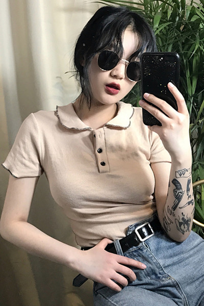 Πολύ κομψό κυρίες T-shirt με κοντά μανίκια και ζιβάγκο - 2tsvyata