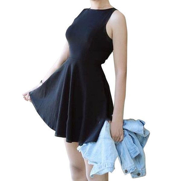 Μεγάλη κυρίες φόρεμα με γυμνά στοιχεία πίσω