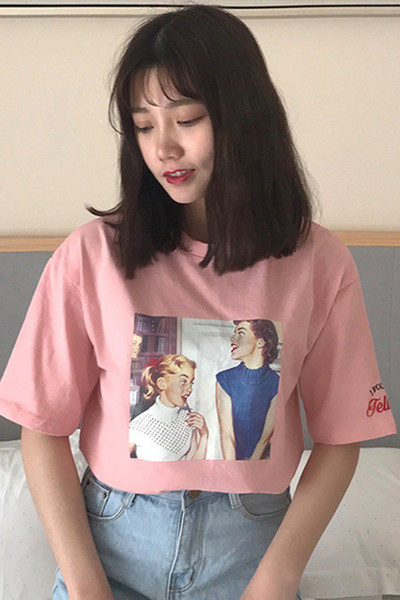 Κυρίες καθημερινή T-shirt με κοντά μανίκια και πολύ ενδιαφέρουσα σφραγίδα - 4tsvyata