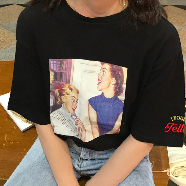 Κυρίες καθημερινή T-shirt με κοντά μανίκια και πολύ ενδιαφέρουσα σφραγίδα - 4tsvyata