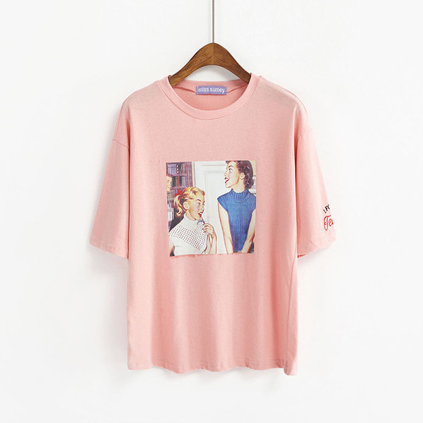 Κυρίες καθημερινή T-shirt με κοντά μανίκια και πολύ ενδιαφέρουσα σφραγίδα - 4tsvyata