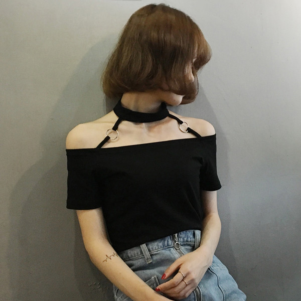 Καθημερινά κυρίες μπλούζα με κοντά μανίκια και ενδιαφέρον γύρω από ιμάντες με μεταλλικά διακοσμητικά