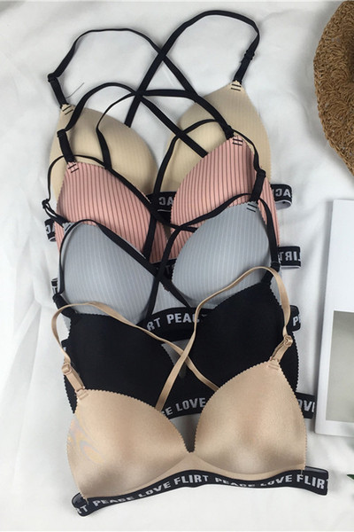σουτιέν Πολύ ενδιαφέρουσα και άνετα κυρίες σε μια ποικιλία χρωμάτων