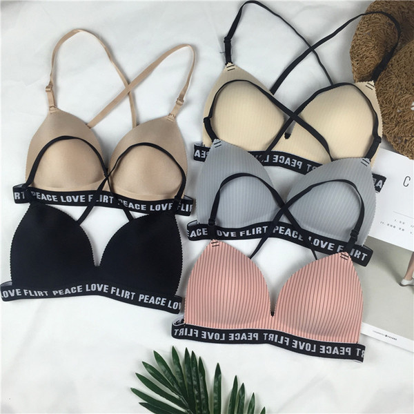 σουτιέν Πολύ ενδιαφέρουσα και άνετα κυρίες σε μια ποικιλία χρωμάτων