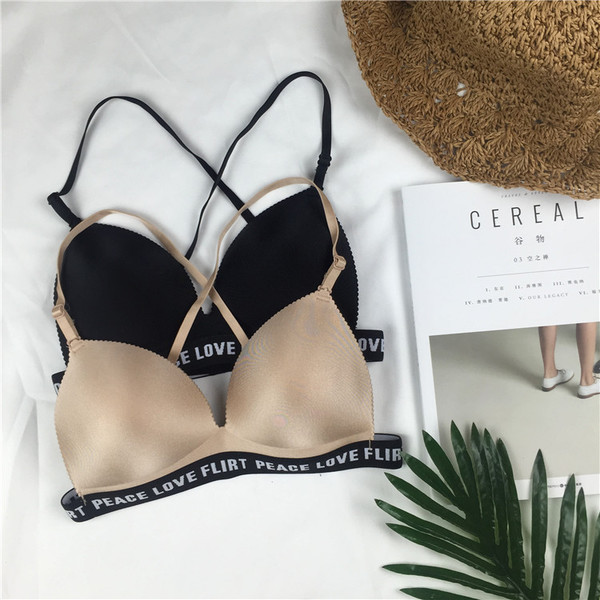 σουτιέν Πολύ ενδιαφέρουσα και άνετα κυρίες σε μια ποικιλία χρωμάτων