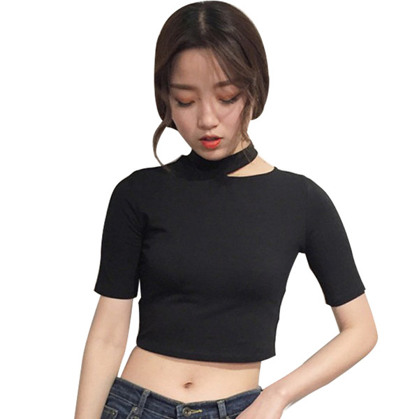 Κομψή κοντή μπλούζα με στενά μανίκια και γιακά ενδιαφέρον