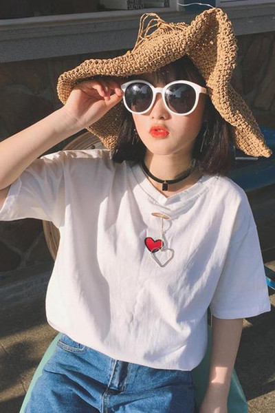 Μεγάλη μαλακό κυρίες T-shirt με κεντημένα καρδούλα