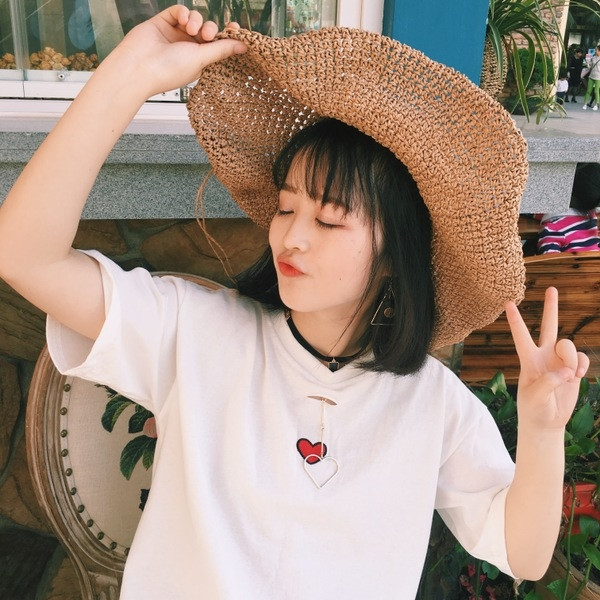 Μεγάλη μαλακό κυρίες T-shirt με κεντημένα καρδούλα