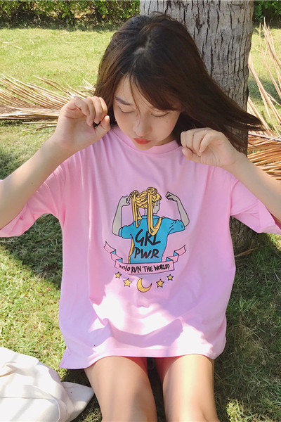 Πολύ φρέσκα μπλούζα με κοντά μανίκια και ενδιαφέρουσα εκτύπωσης δύο διαφορετικά χρώματα