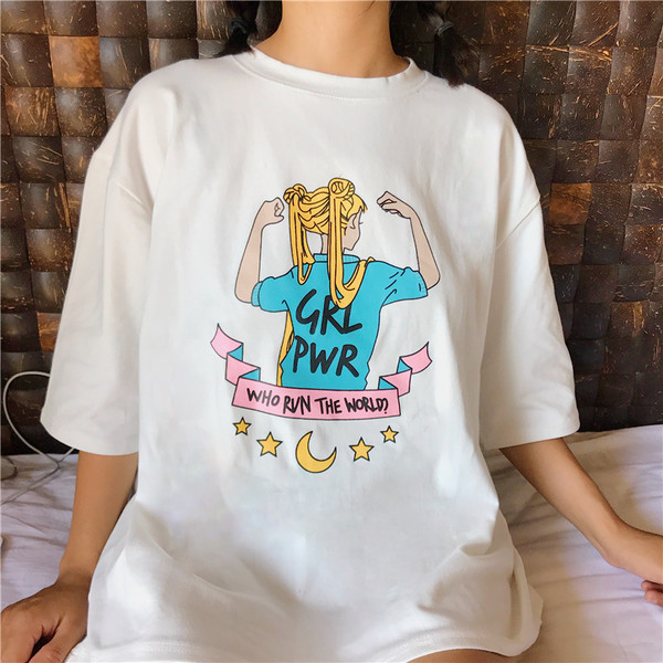 Πολύ φρέσκα μπλούζα με κοντά μανίκια και ενδιαφέρουσα εκτύπωσης δύο διαφορετικά χρώματα