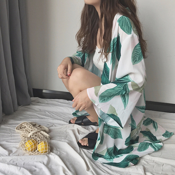 Άνετη λεπτή καλοκαιρινή ζακέτα 