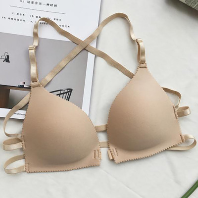 Κομψό σουτιέν με αιχμηρά άκρα και ενδιαφέροντα τα χέρια μέσα