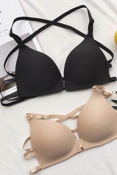Κομψό σουτιέν με αιχμηρά άκρα και ενδιαφέροντα τα χέρια μέσα