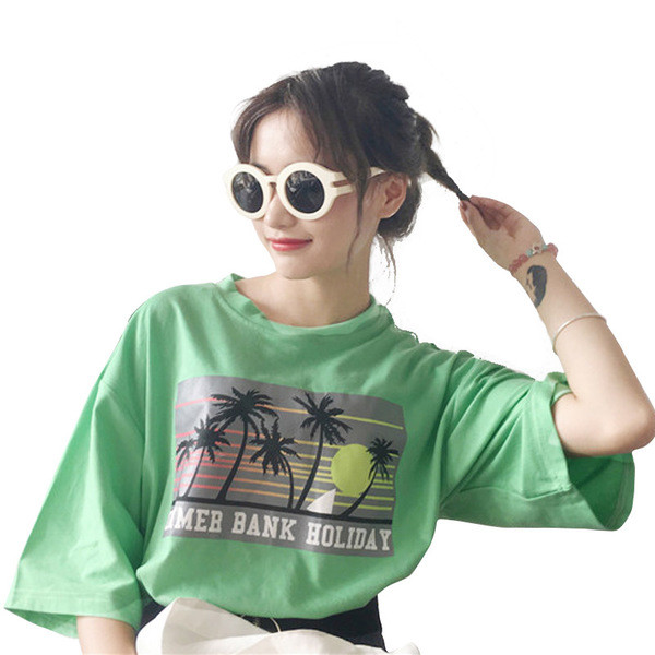 Ευρεία κυρίες T-shirt με κοντά μανίκια 3/4 και ενδιαφέρουσα εκτύπωσης - 3 χρώματα