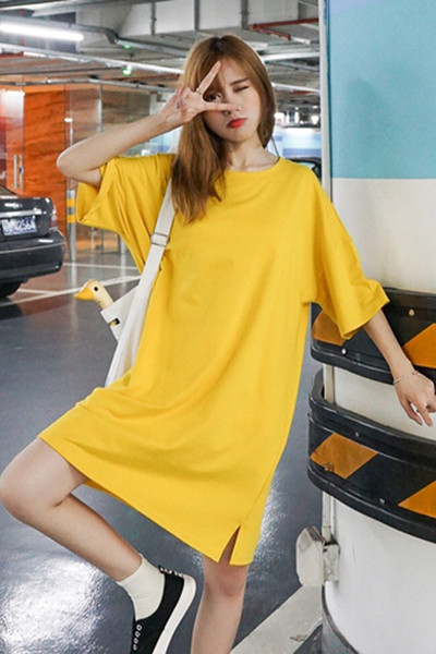 Μεγάλη κυρίες μακρύ και ευρύ πουκάμισο με κοντά μανίκια - τύπος χιτώνα