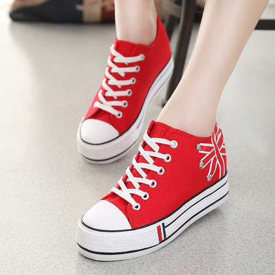 Πολύ κομψά και άνετα καθημερινά γυναικεία πάνινα παπούτσια σε πλατφόρμα 5 εκ. Σε ποικιλία χρωμάτων