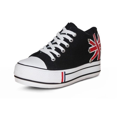 Πολύ κομψά και άνετα καθημερινά γυναικεία πάνινα παπούτσια σε πλατφόρμα 5 εκ. Σε ποικιλία χρωμάτων