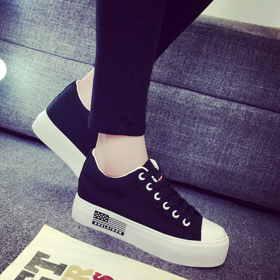 Πολύ κομψά και άνετα καθημερινά γυναικεία πάνινα παπούτσια σε πλατφόρμα 5 εκ. Σε ποικιλία χρωμάτων